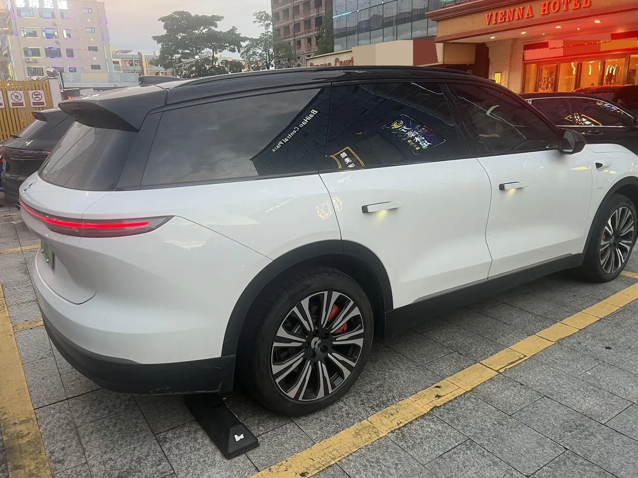 NIO 2023 ES8 75kWh Executive Edition Automatic Gear 3
