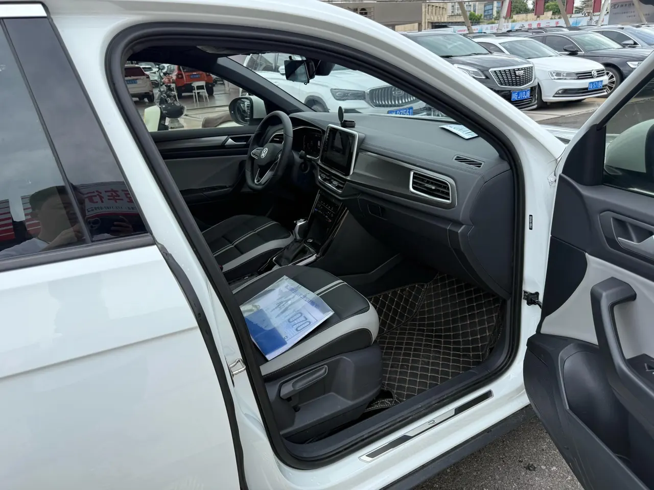 Volkswagen 2023 Tange 1.5TSI 300TSI Two-Drive Chen Guang Edition Automatic Gear 4