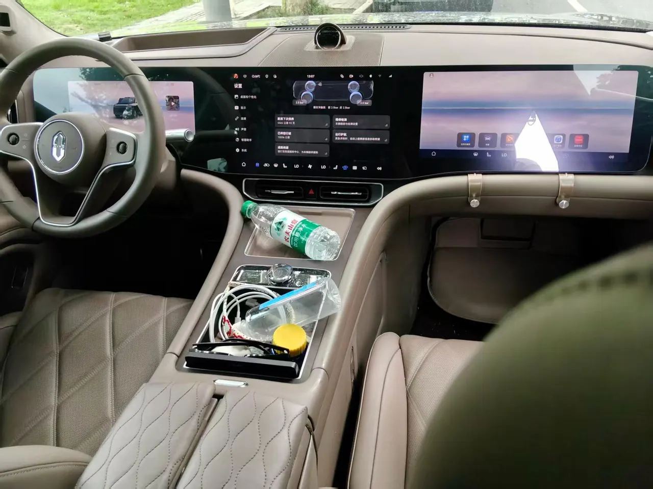 AITO 2025 AITO M9 extended range Ultra version 52kWh6 seat version automatic gear 3