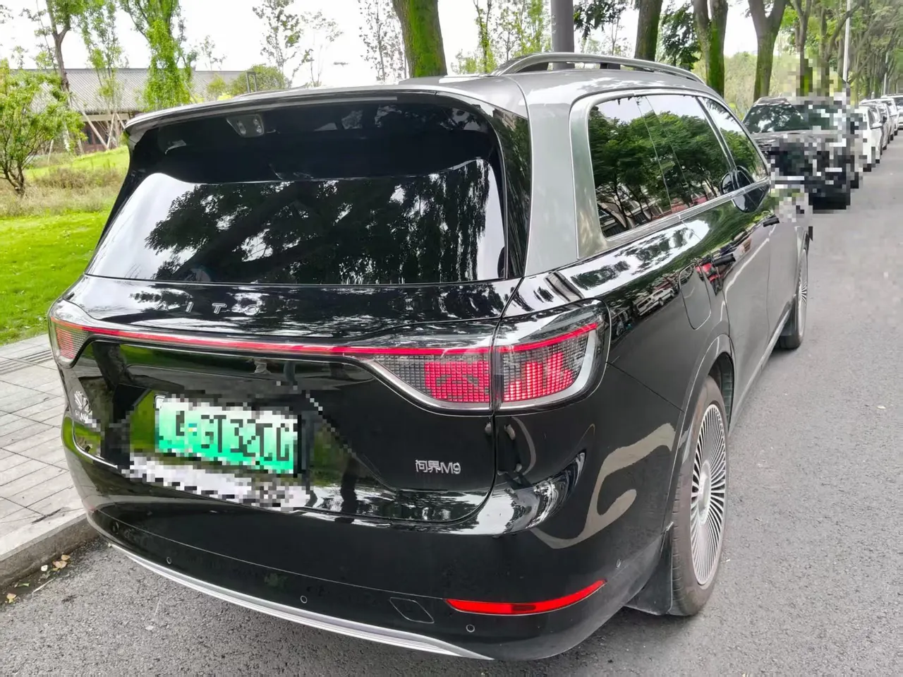 AITO 2025 AITO M9 extended range Ultra version 52kWh6 seat version automatic gear 4