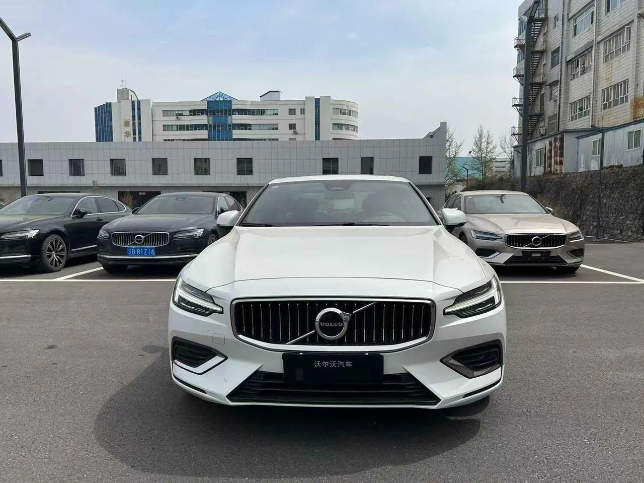 Volvo 2026 S60 48V 2.0T B4 Zhiyi Deluxe Edition Automatic Gear 2
