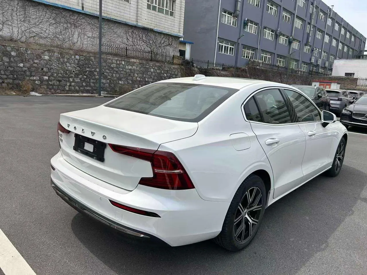 Volvo 2026 S60 48V 2.0T B4 Zhiyi Deluxe Edition Automatic Gear 5