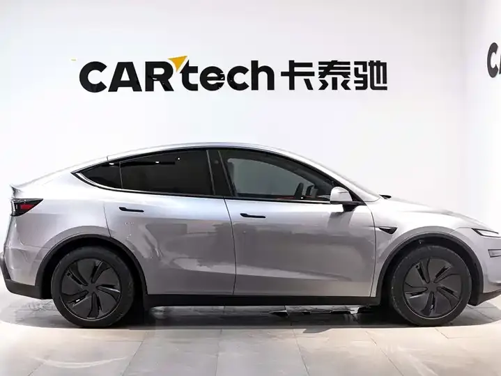 2025 Model Y Rear-Wheel-Drive Version 2
