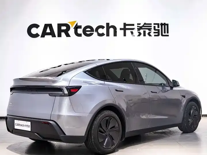 2025 Model Y Rear-Wheel-Drive Version 4