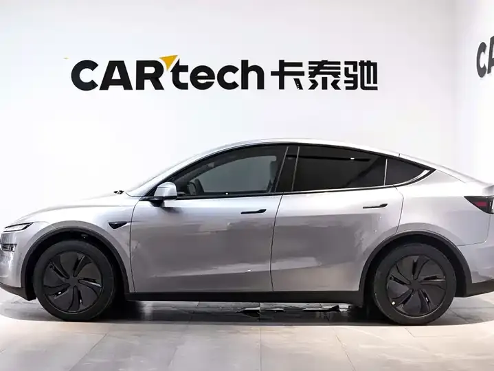 2025 Model Y Rear-Wheel-Drive Version 6