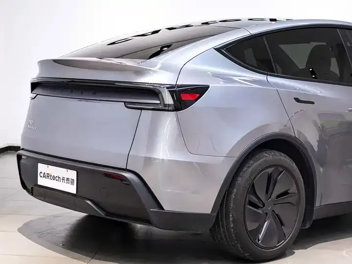 2025 Model Y Rear-Wheel-Drive Version 7