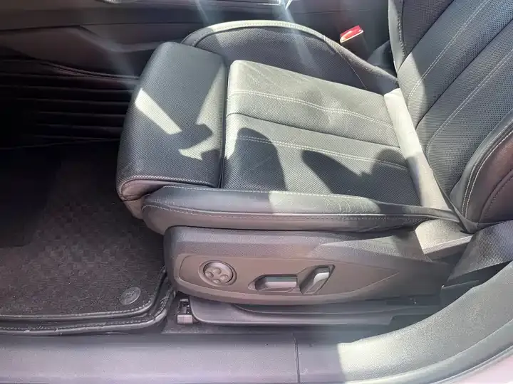 Audi A4L 2022 40 TFSI Fashion Dynamic 8