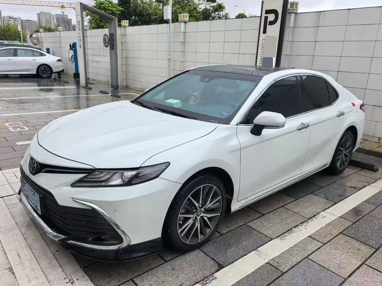 Open image lightbox: Toyota 2021 Camry 2.5G Deluxe Edition Automatic Gear