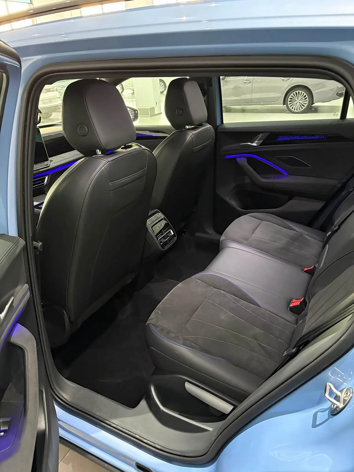 Volkswagen 2026 Tiguan L PRO 2.0TSI 380TSI Four-wheel Drive R-Line Smart Edition Automatic Gear 9