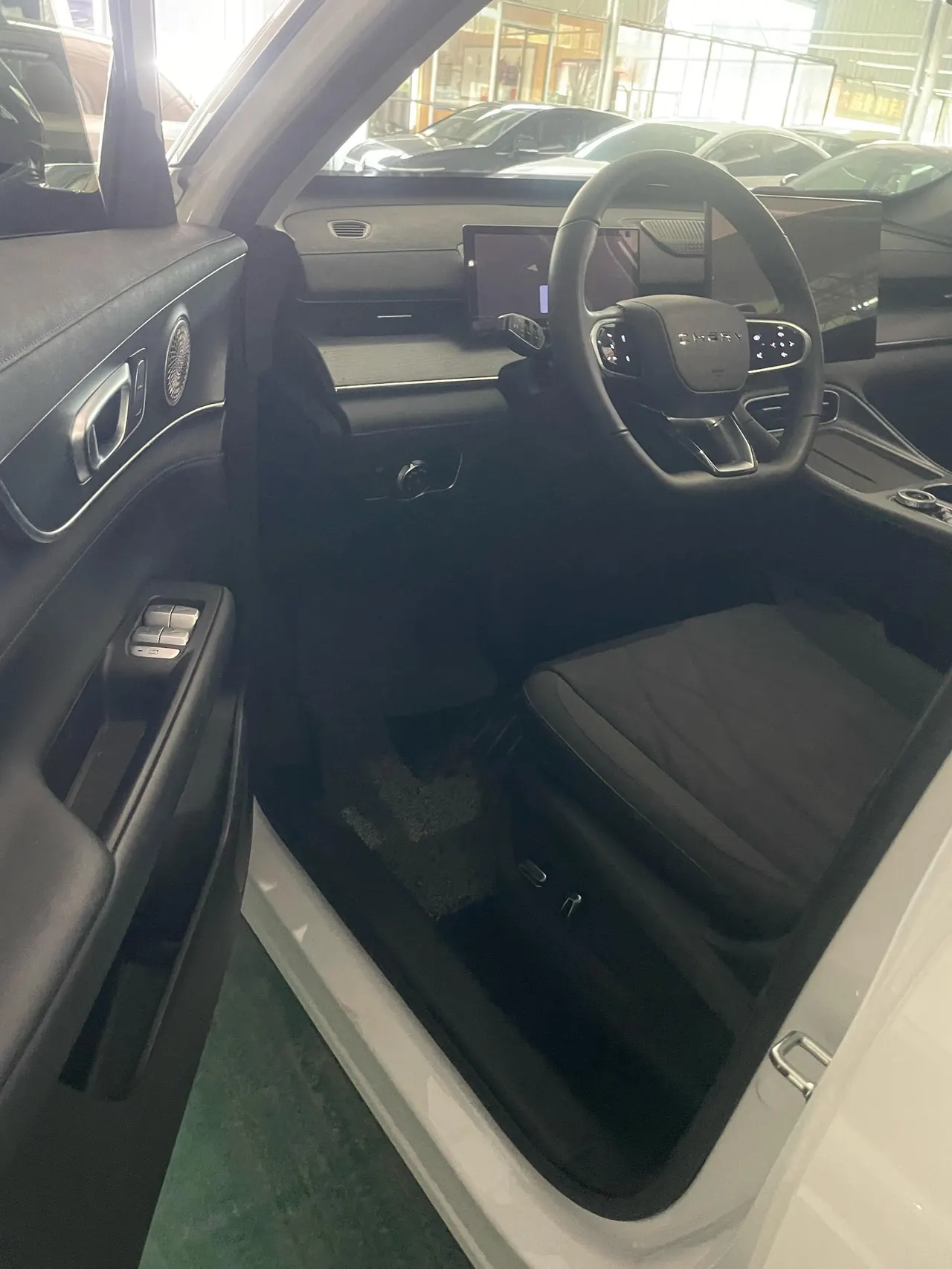 Chery 2025 Tiggo 8 PLUS 1.6TGDI 290TGDI Luxury Automatic Gear 8