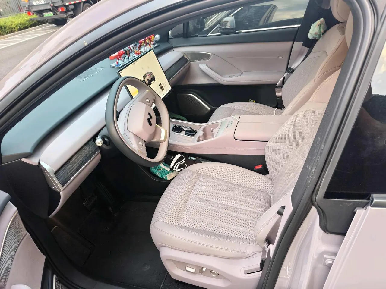 ONVO 2024 L60 60kwh rear drive version automatic gear 8