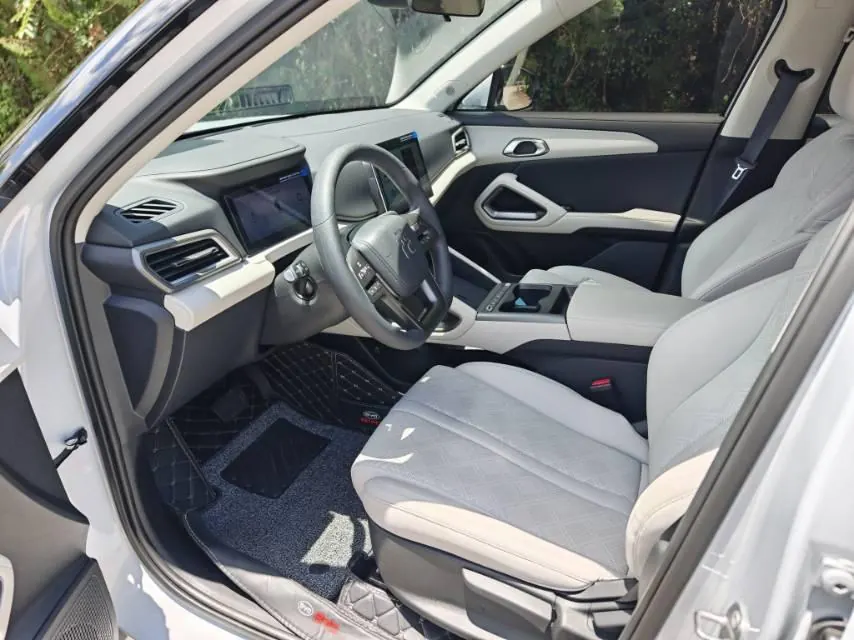 BYD 2025 Yuan UP 301KM Pilot Automatic Gear 4