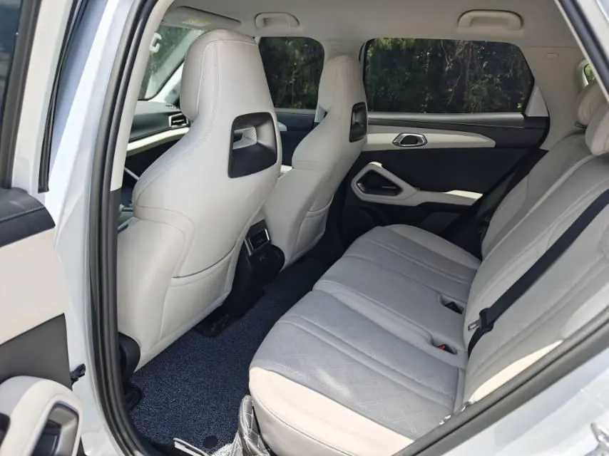 BYD 2025 Yuan UP 301KM Pilot Automatic Gear 6