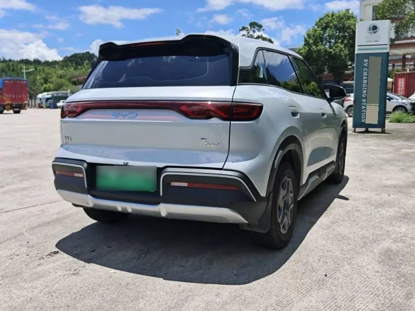 BYD 2025 Yuan UP 301KM Pilot Automatic Gear 8