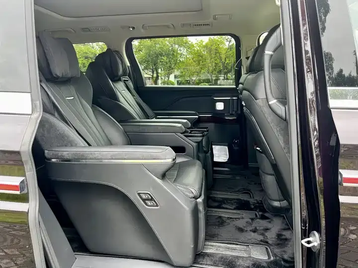 HongQi HQ9 PHEV 2024 2.0T 4WD Deluxe Edition 11