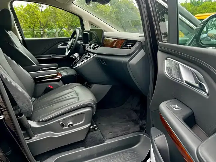 HongQi HQ9 PHEV 2024 2.0T 4WD Deluxe Edition 12