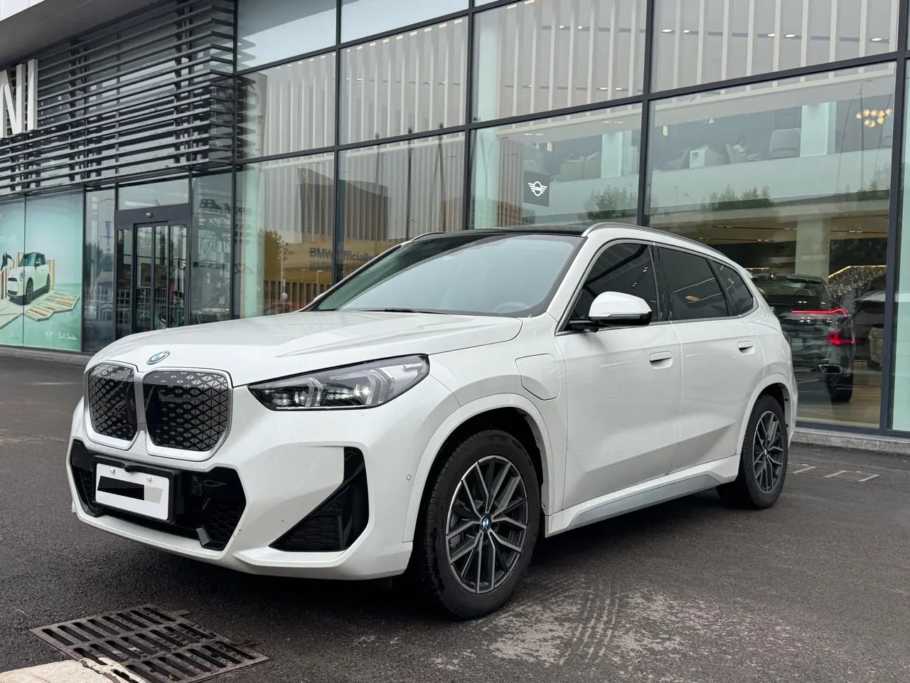 Open image lightbox: BMW 2026 iX1 eDrive25L eDrive25L m sports suit automatic gear