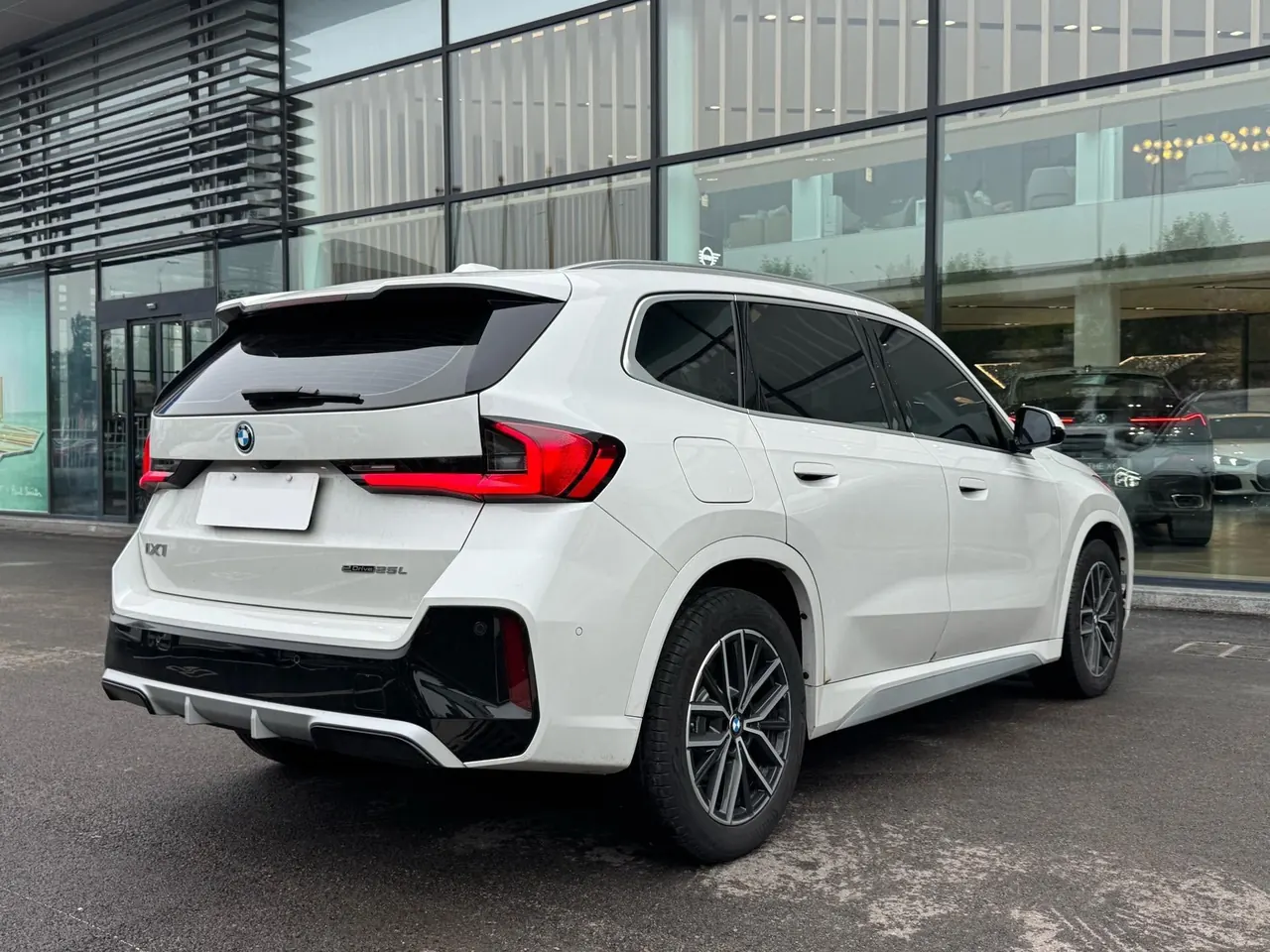 BMW 2026 iX1 eDrive25L eDrive25L m sports suit automatic gear 4