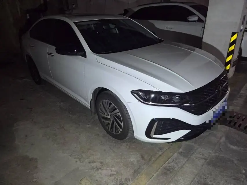 Volkswagen 2024 Lavida 1.5TSI 300TSI Star Leading Edition Automatic Gear 3