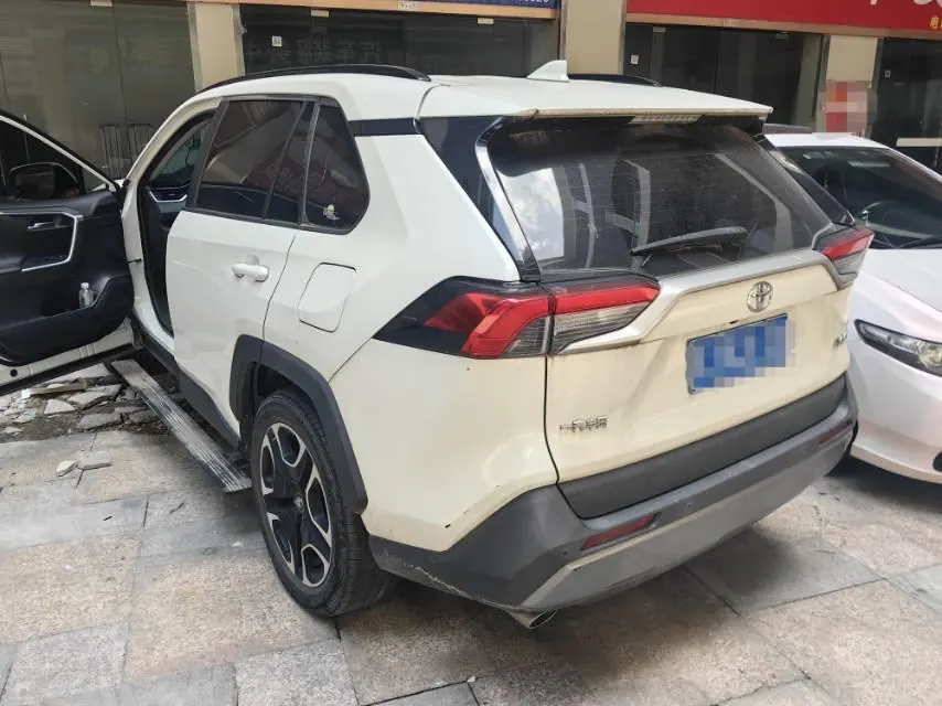 Toyota 2021 RAV4 Rongbo 2.0 Stepless Two-Drive Premium Edition Automatic Gear 2