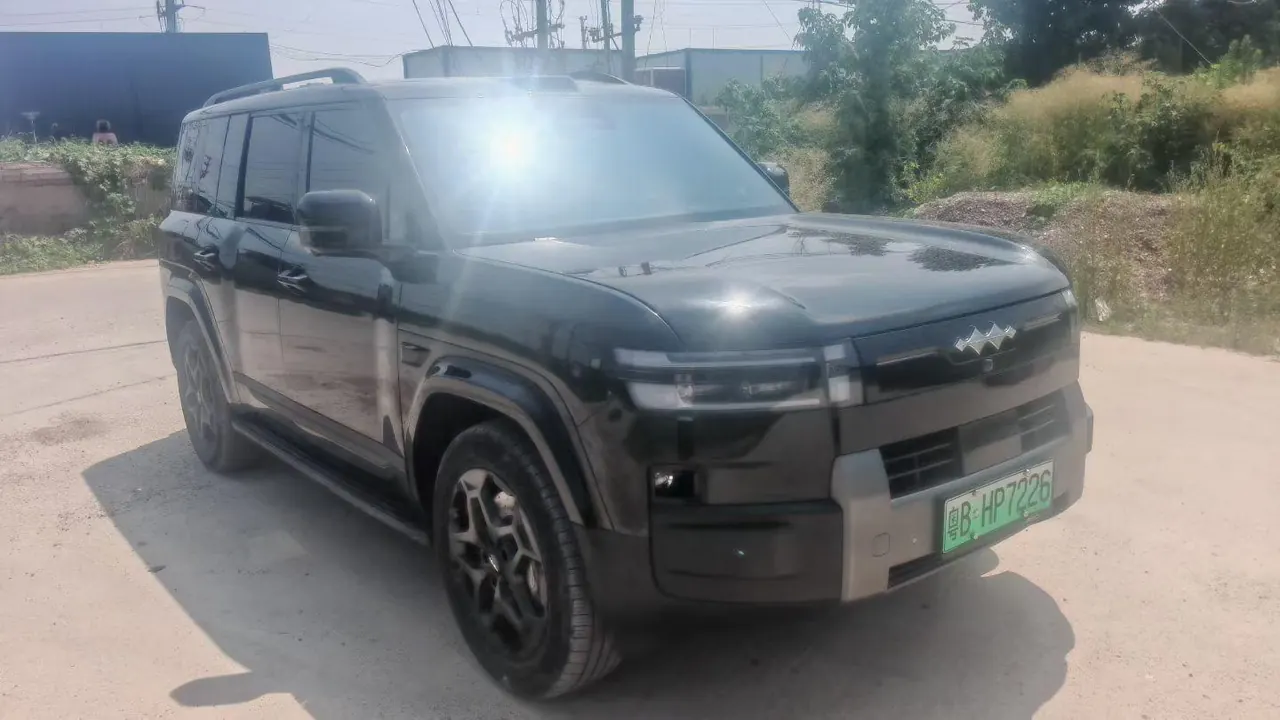 FangChengBao 2025 titanium 7 1.5T stepless 190KM four-wheel drive Ultra version of automatic gear 3
