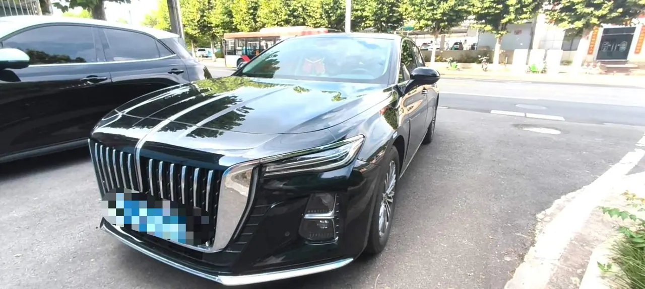 HongQi 2023 H5 1.5T Zhilian Flag Rhyme Edition Automatic Gear - View 1