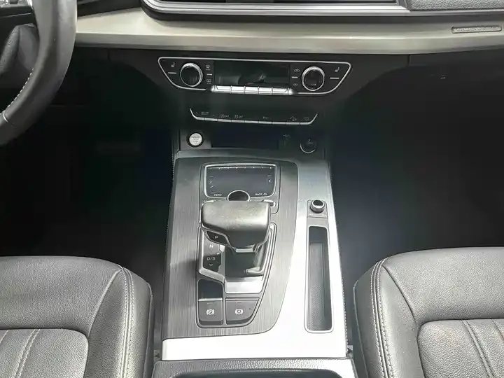 Audi Q5L 2020 40 TFSI Enjoy Fashion 10