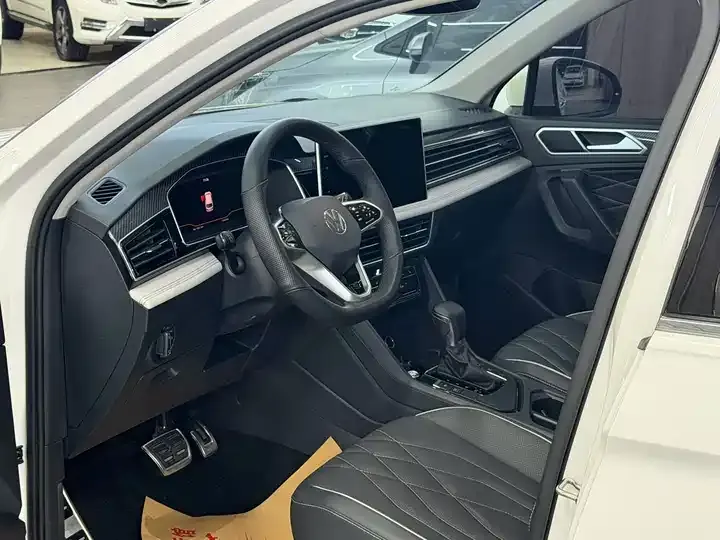 Tiguan L 2022 330TSI Automatic Two-Drive R-Line Enjoy Edition 7