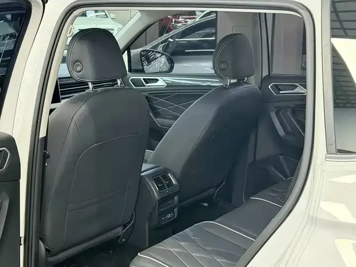 Tiguan L 2022 330TSI Automatic Two-Drive R-Line Enjoy Edition 8