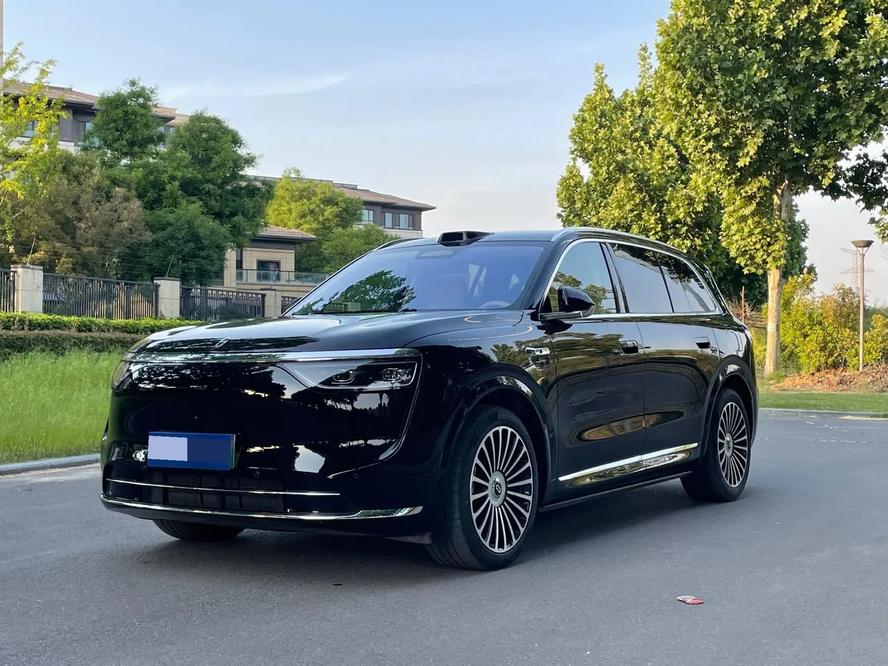 AITO 2025 AITO M8 Ultra 53.4kWh 6-seat automatic gear - View 1