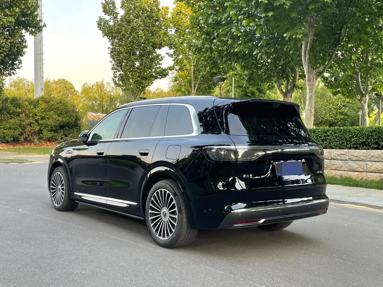 AITO 2025 AITO M8 Ultra 53.4kWh 6-seat automatic gear 7