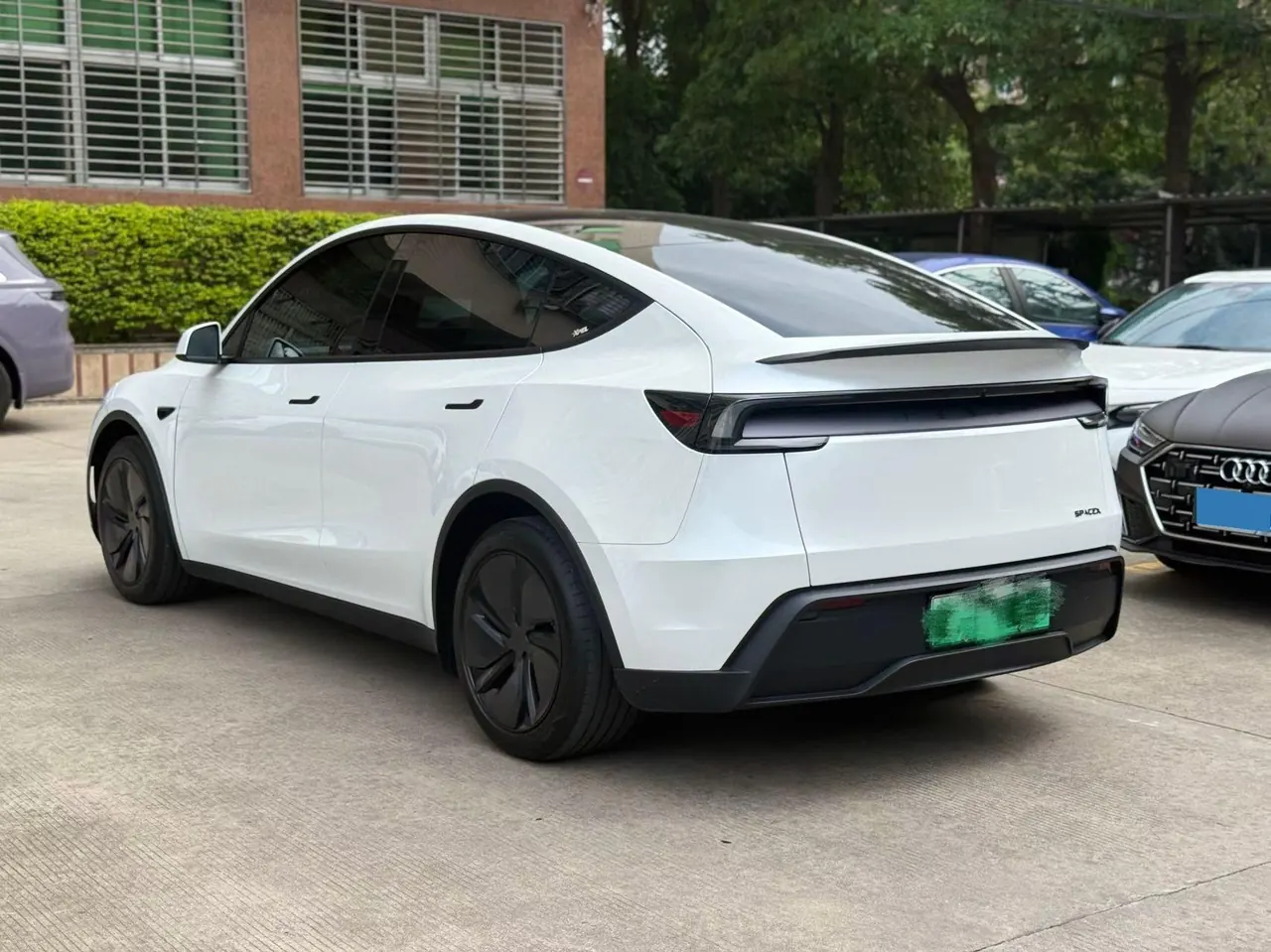 Tesla 2025 Model Y Rear Wheel Drive First Edition Automatic Transmission 7