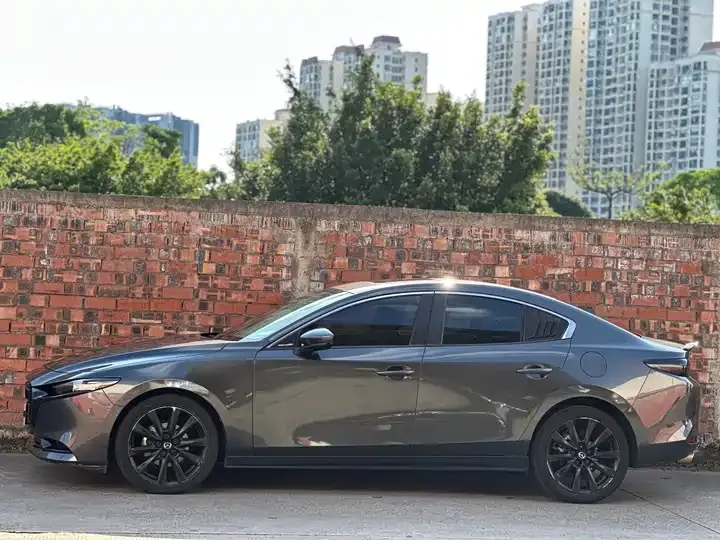 Mazda3 Axela 2021 2.0L Automatic Elegant Edition 2