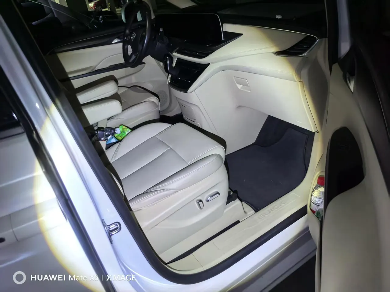 Buick 2023 GL8 ES Lu Zun 48V 2.0T 653T Exclusive Automatic Gear 4