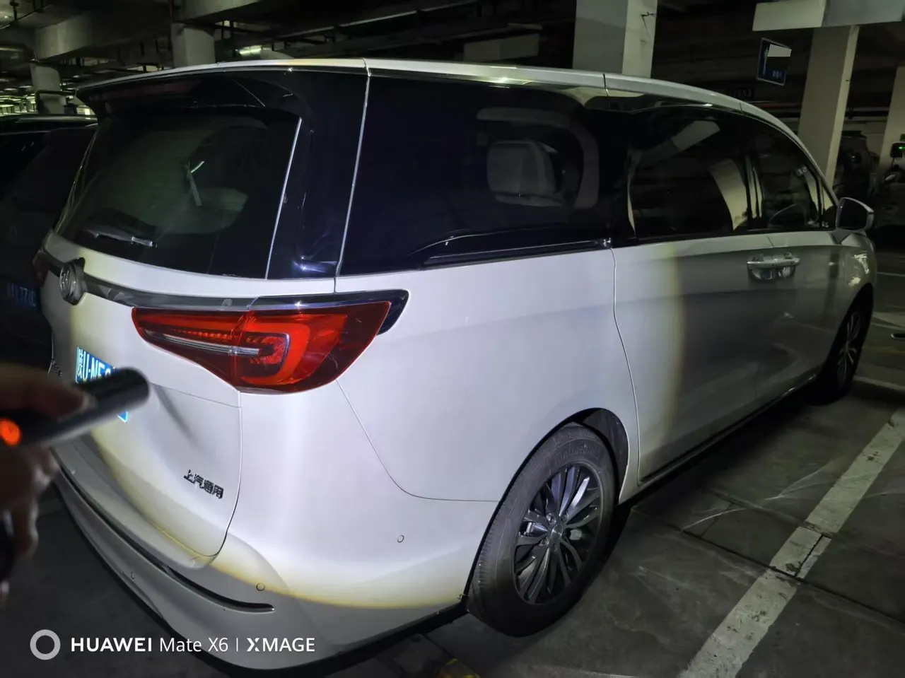 Buick 2023 GL8 ES Lu Zun 48V 2.0T 653T Exclusive Automatic Gear 5