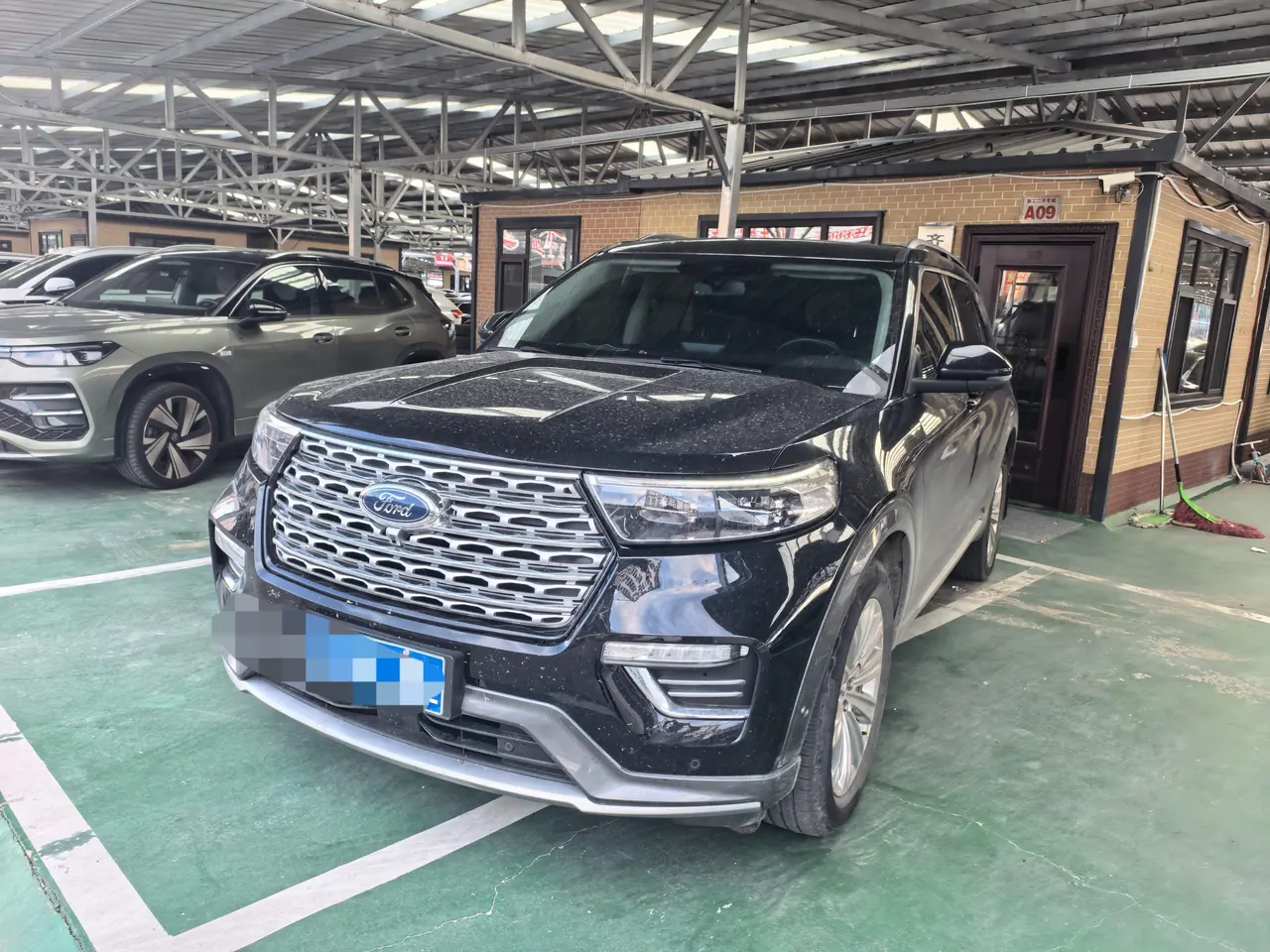 Ford 2020 Explorer 2.3T EcoBoost 285 Four-wheel Drive Titanium Edition 6-seat Automatic Gear - View 1