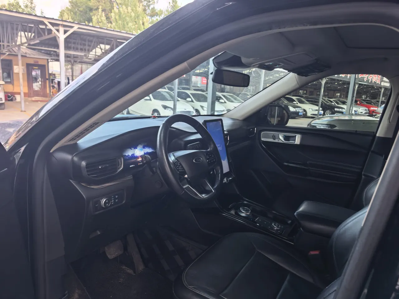 Ford 2020 Explorer 2.3T EcoBoost 285 Four-wheel Drive Titanium Edition 6-seat Automatic Gear 3