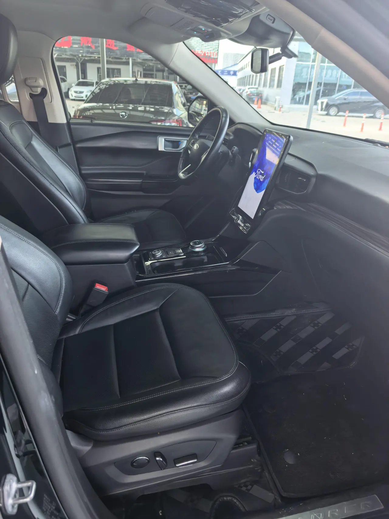 Ford 2020 Explorer 2.3T EcoBoost 285 Four-wheel Drive Titanium Edition 6-seat Automatic Gear 4