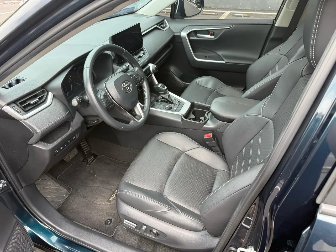 Toyota 2023 Weilanda Dual Engine 2.5 Stepless Four-wheel Drive Premium Edition Automatic Gear 4