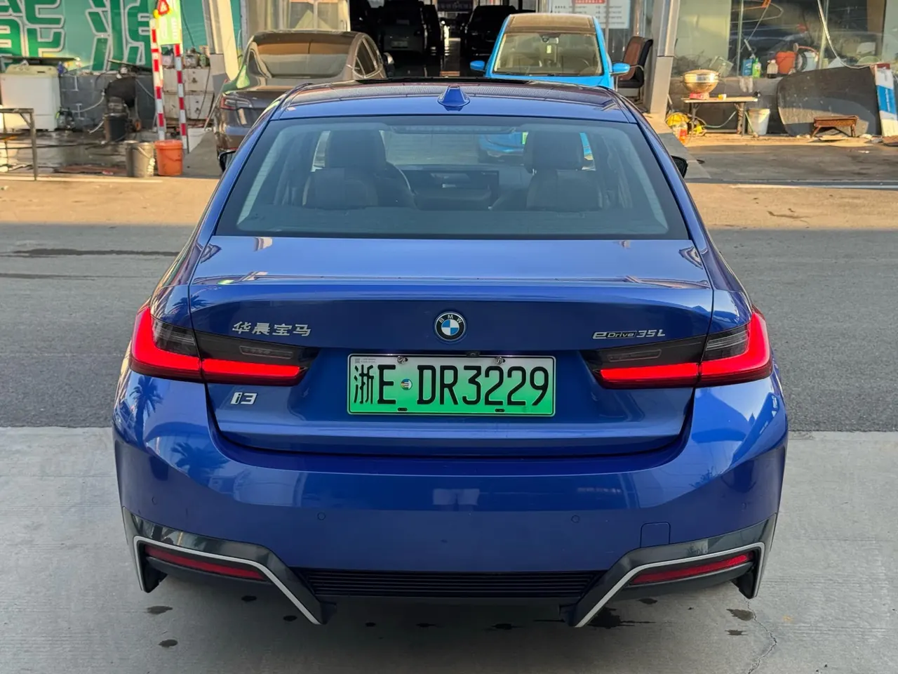 BMW 2022 i3 eDrive 35L automatic gear 14