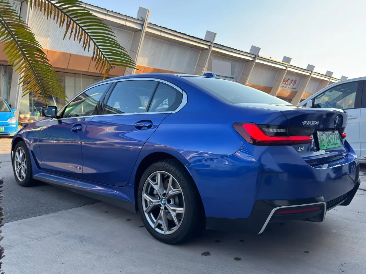 BMW 2022 i3 eDrive 35L automatic gear 15