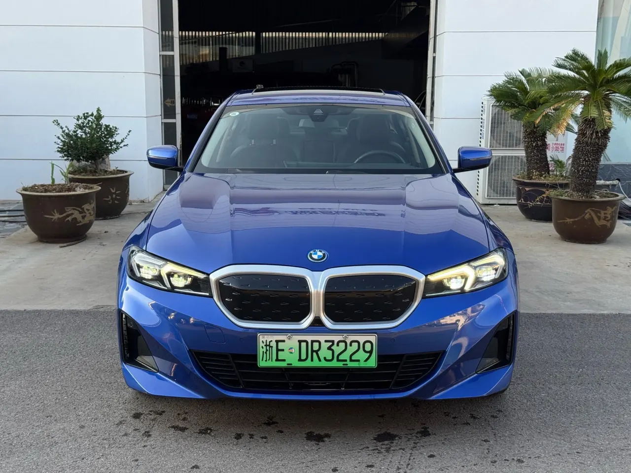 BMW 2022 i3 eDrive 35L automatic gear 2