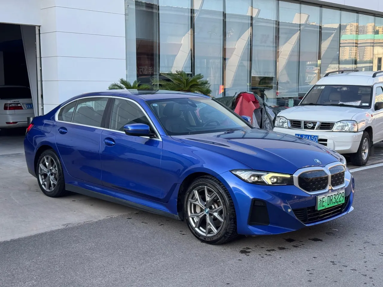 BMW 2022 i3 eDrive 35L automatic gear 3