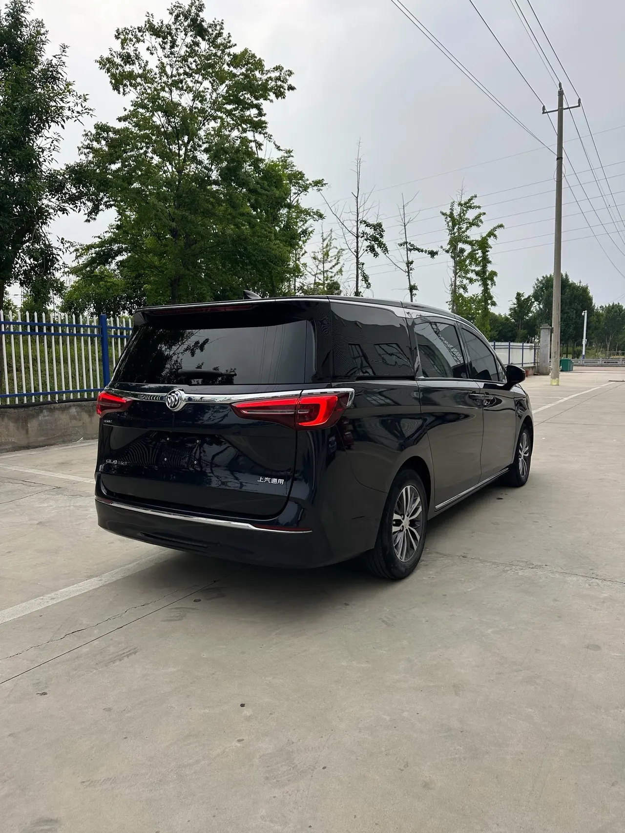 Buick 2022 GL8 ES Lu Zun 2.0T 653T Comfortable Automatic Gear 6
