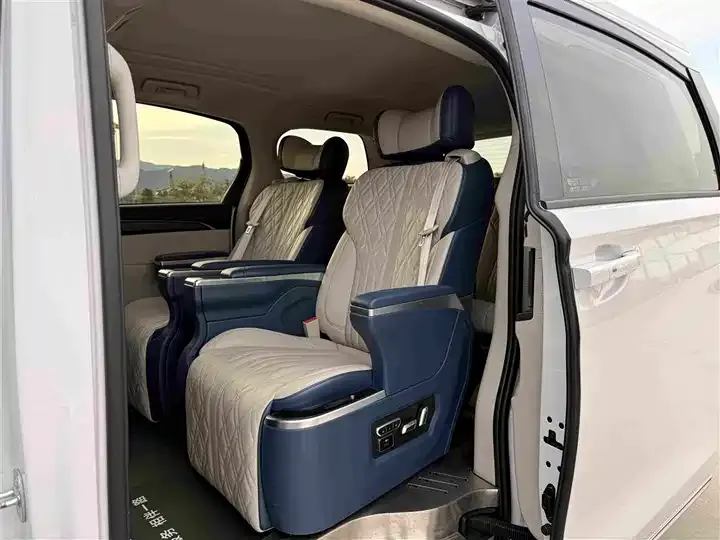 Buick GL8 2023 ES Lu Zun Comfort 11