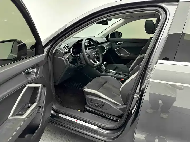 Audi Q3 2023 35 TFSI Fashion Dynamic (1.4T) 9