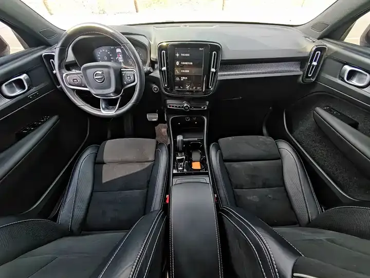 Volvo XC40 2021 T4 All-Wheel Drive Intelligent Luxury Edition 10
