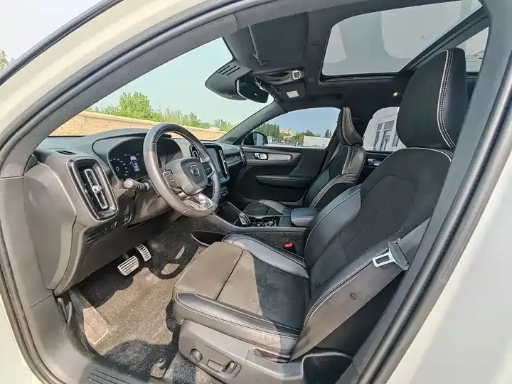 Volvo XC40 2021 T4 All-Wheel Drive Intelligent Luxury Edition 4