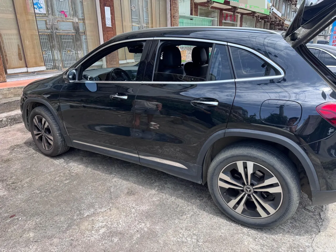 Mercedes Benz 2020 GLA 200 1.3T automatic gear 3
