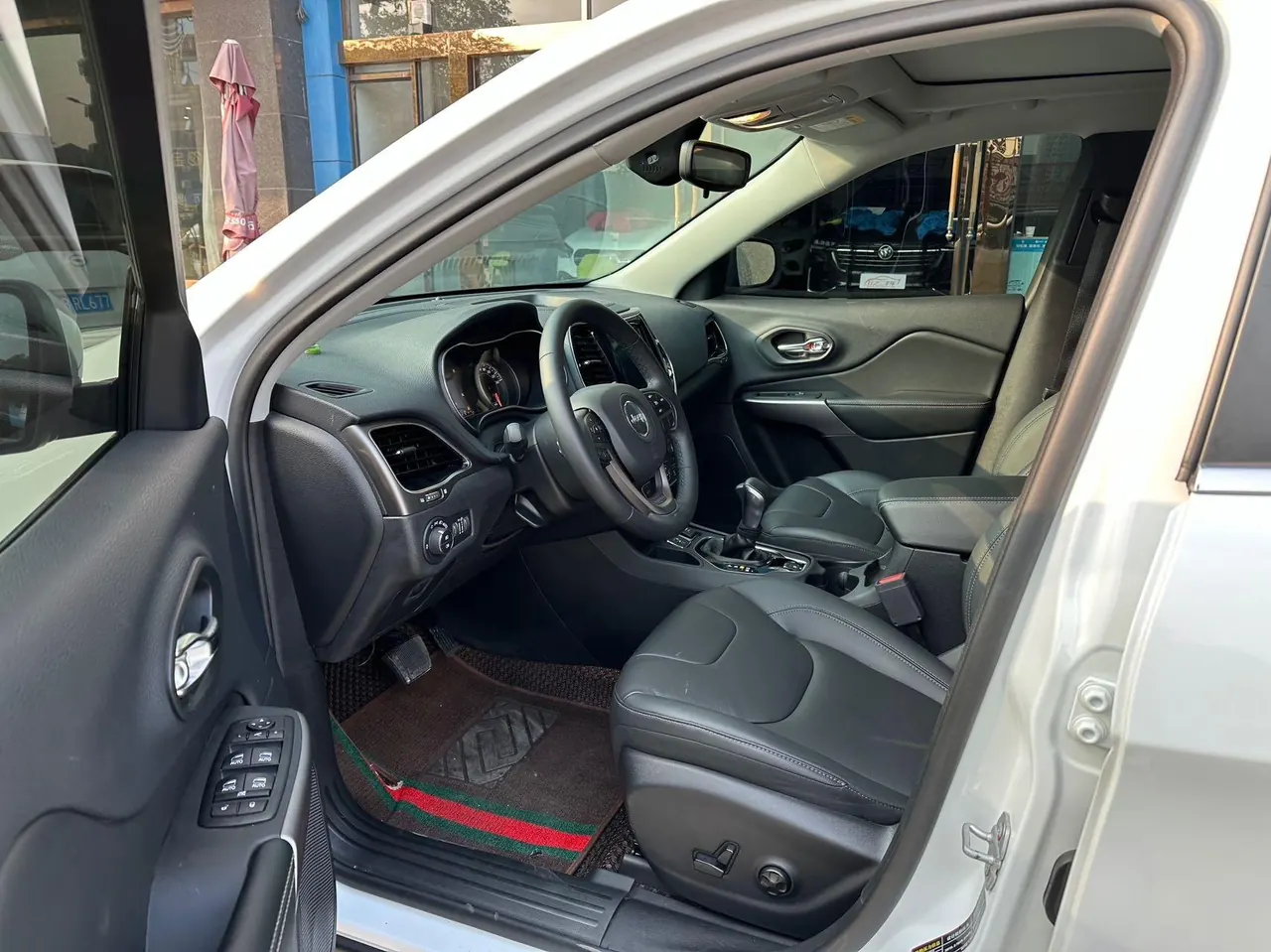 Jeep 2020 Free Light 2.0T Two-Drive Leading Edition Automatic Gear 5